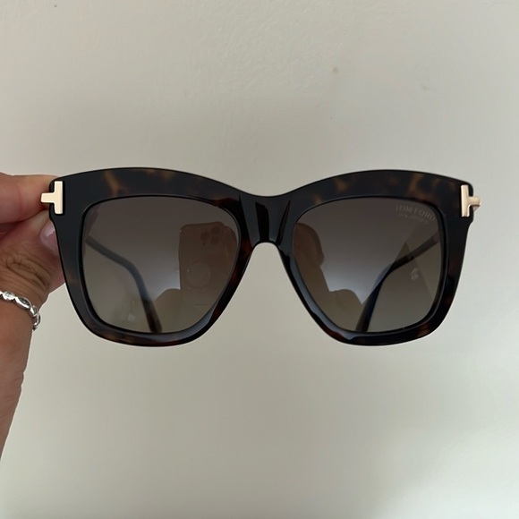✅️100% Authentic Tom Ford Tortoise Dasha Sunglasses TF822 polarized - Picture 4 of 11